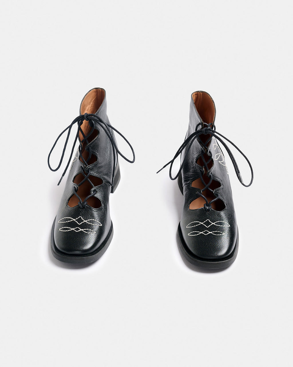 Botin de mujer con cordones y bordado