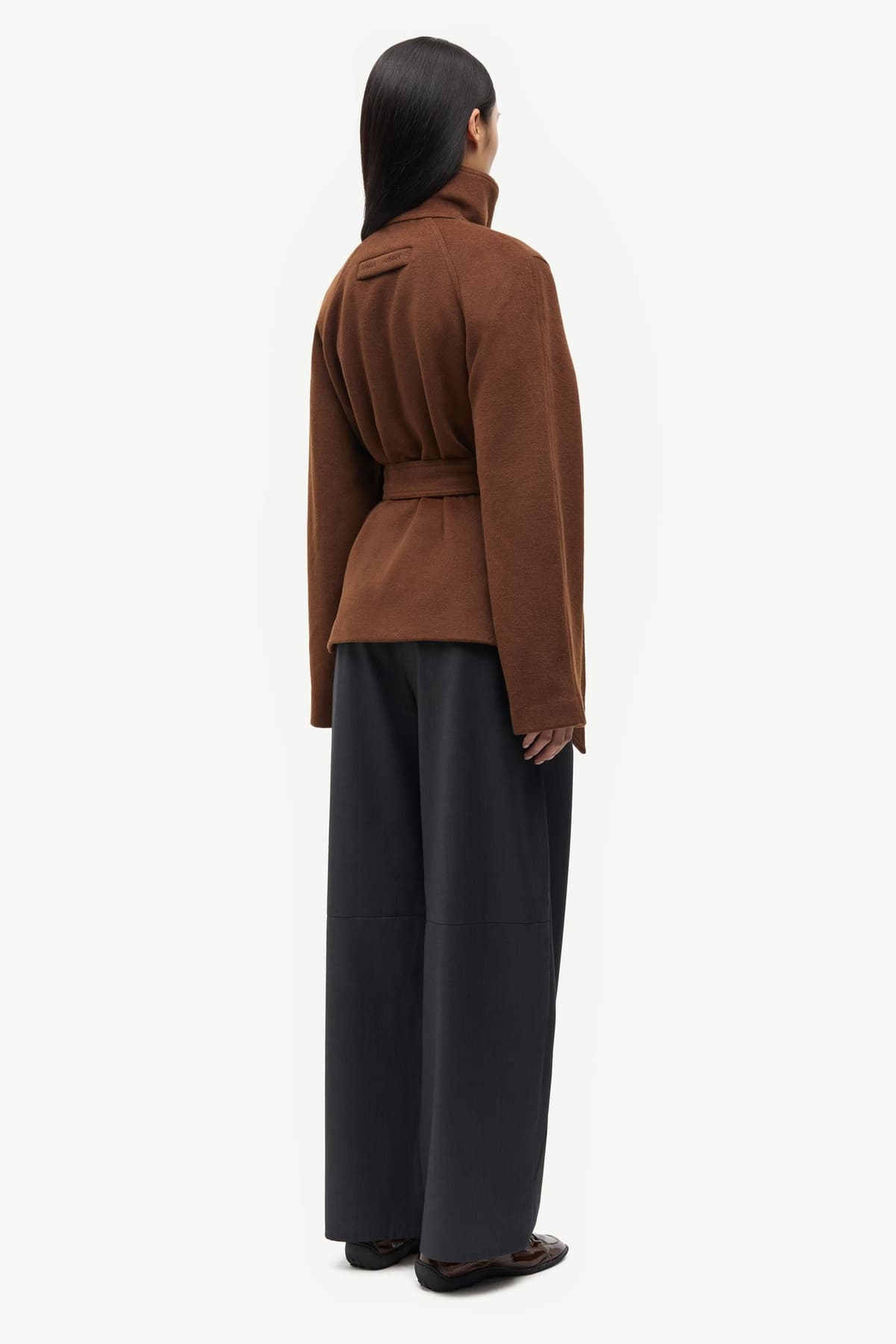 Chaqueta de mujer corta marron
