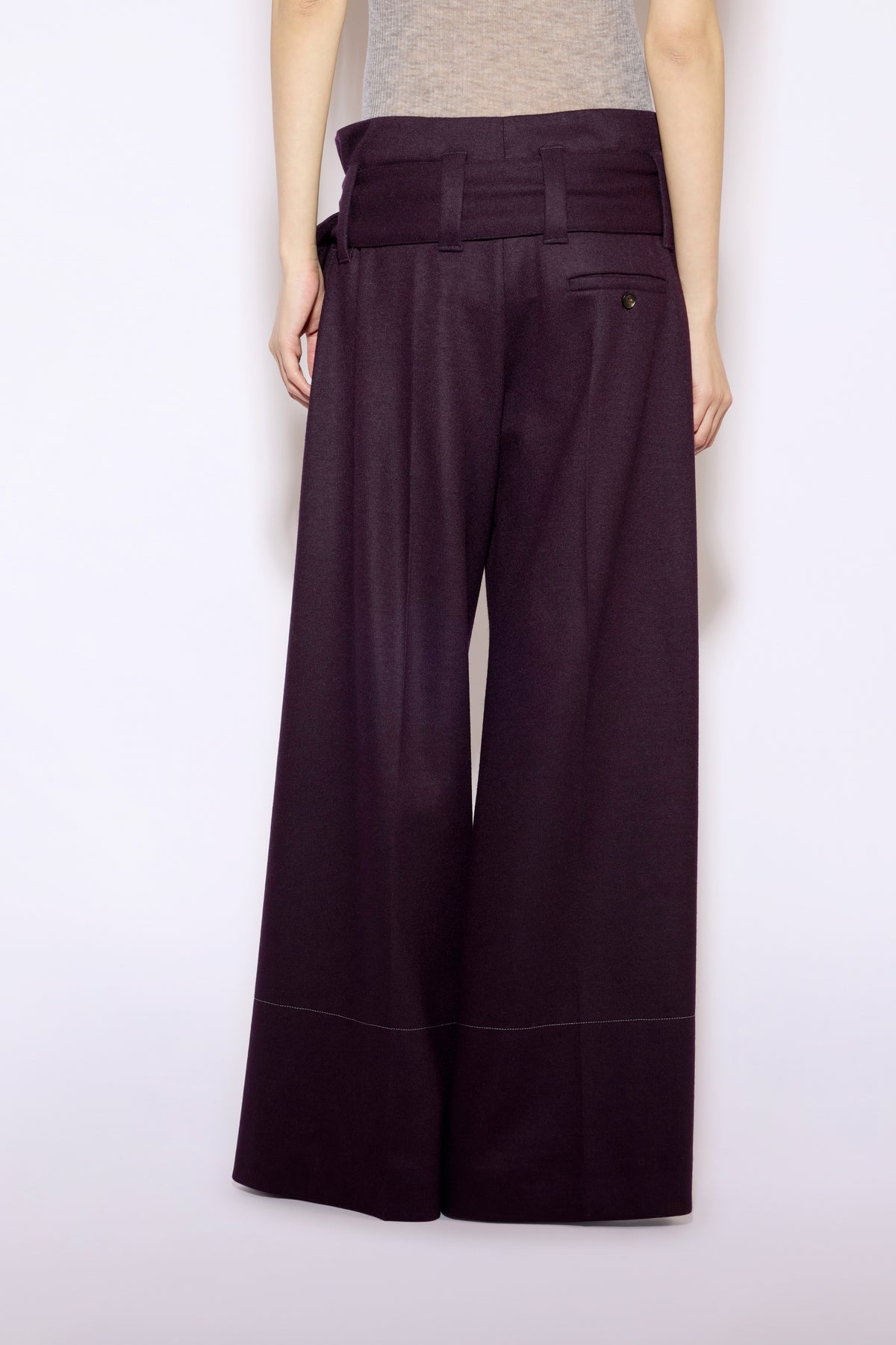 Pantalón de lana holgado con cinturón