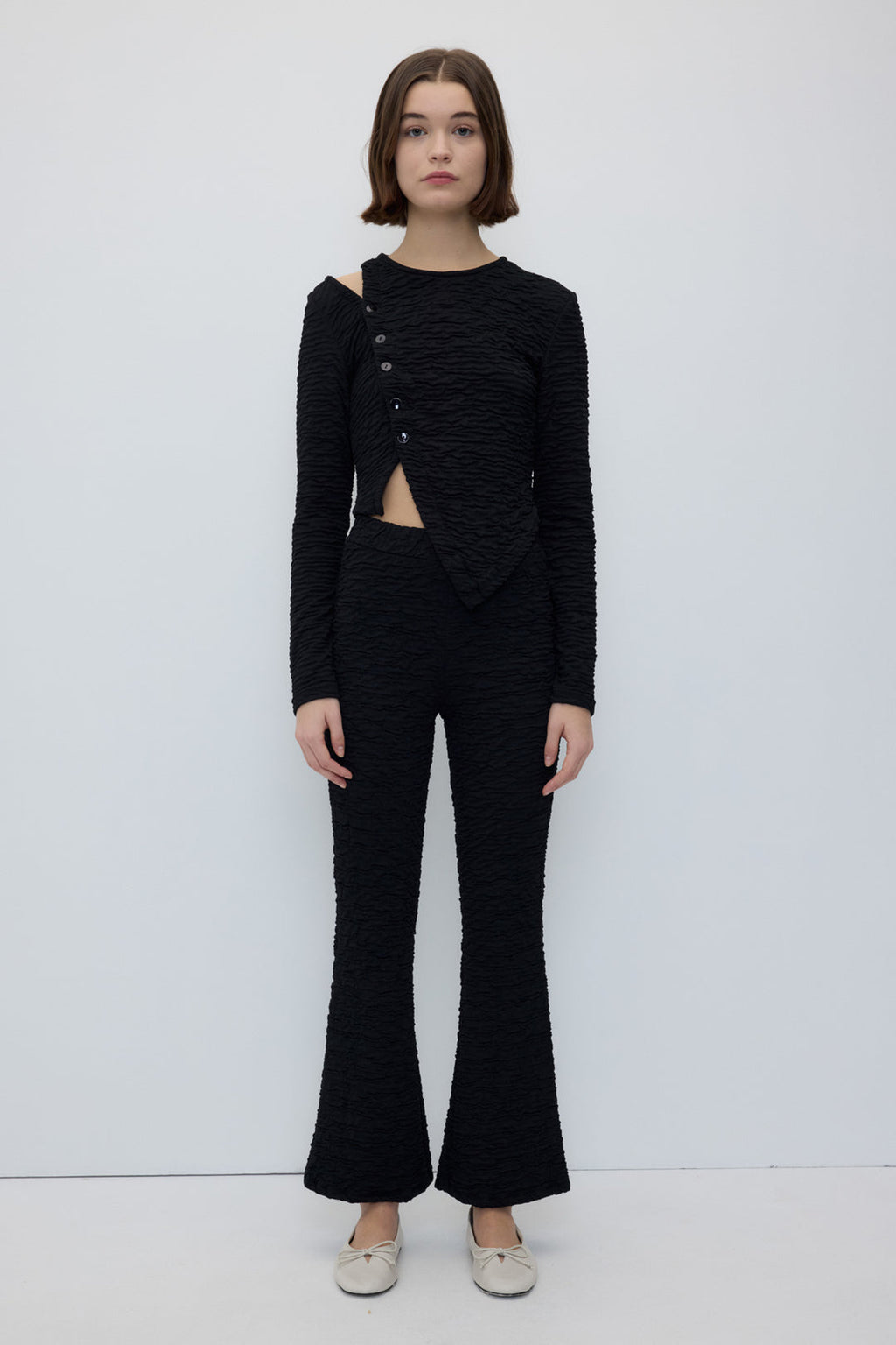 Pantalon negro texturizado de pierna acampanada 💰