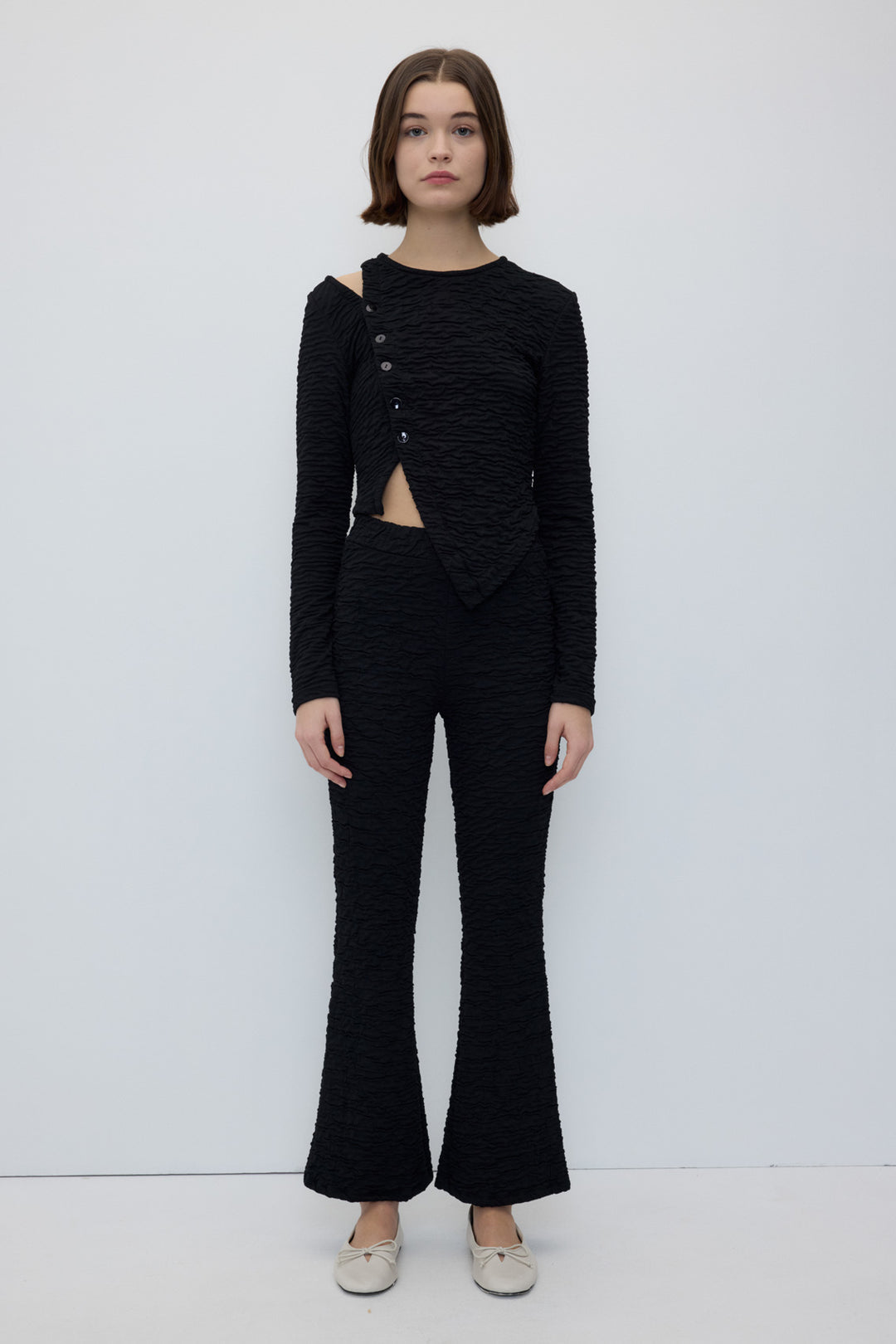 Pantalon negro texturizado de pierna acampanada 💰