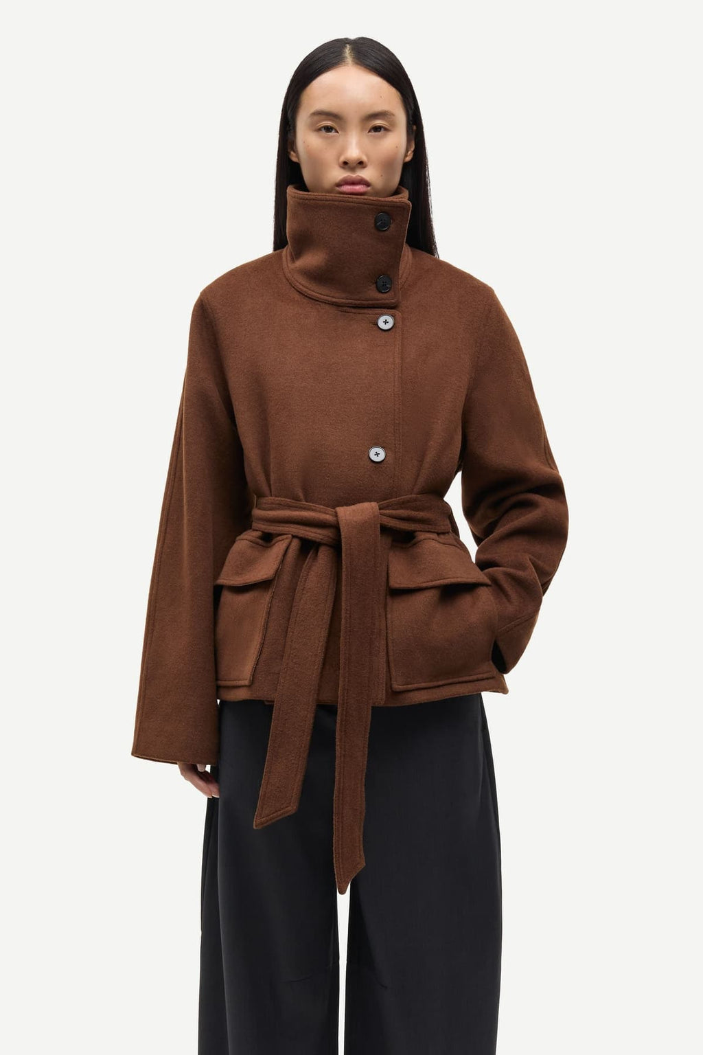 Chaqueta de mujer corta marron