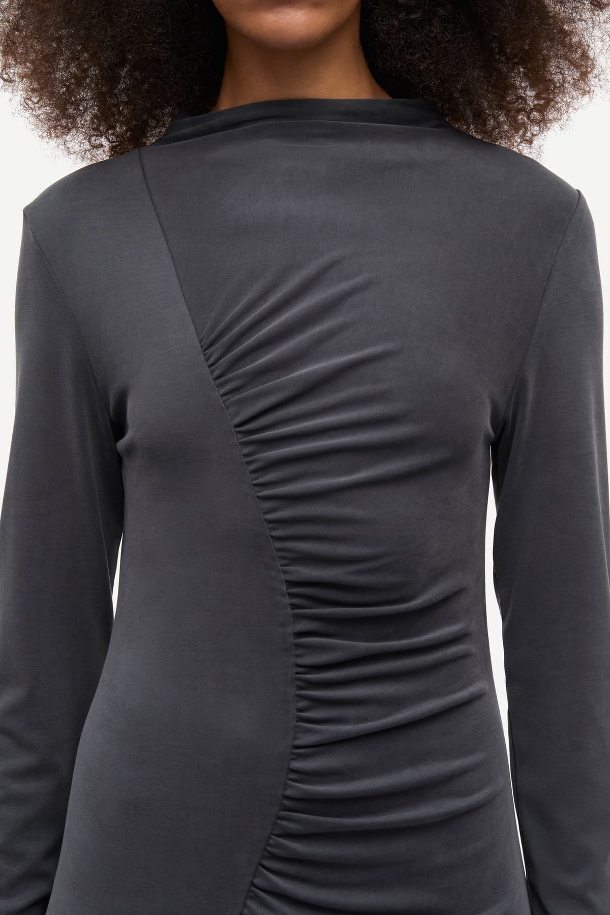 Vestido largo gris oscuro
