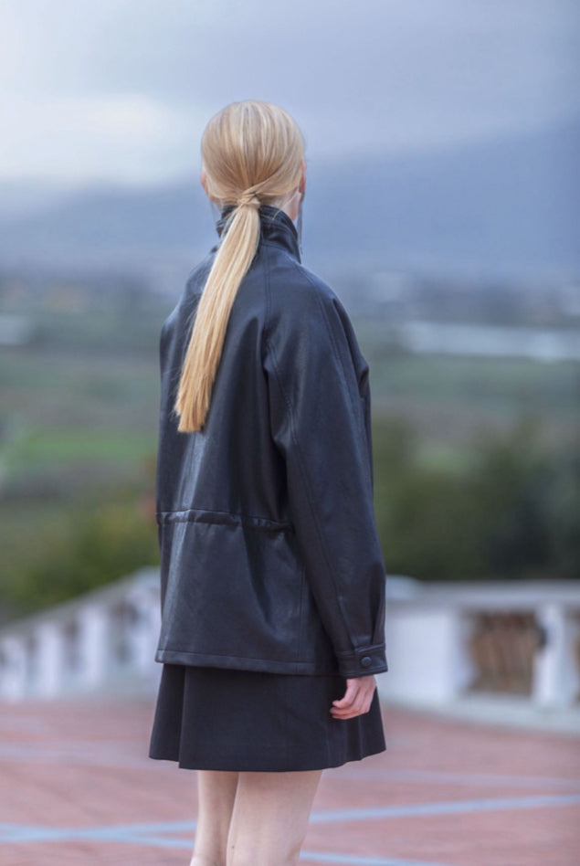 Chaqueta de mujer efecto piel negra