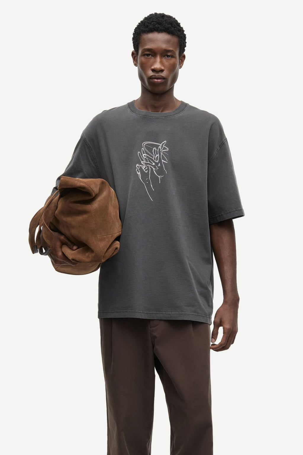 Camiseta oversize gris oscuro unisex con estampado frontal