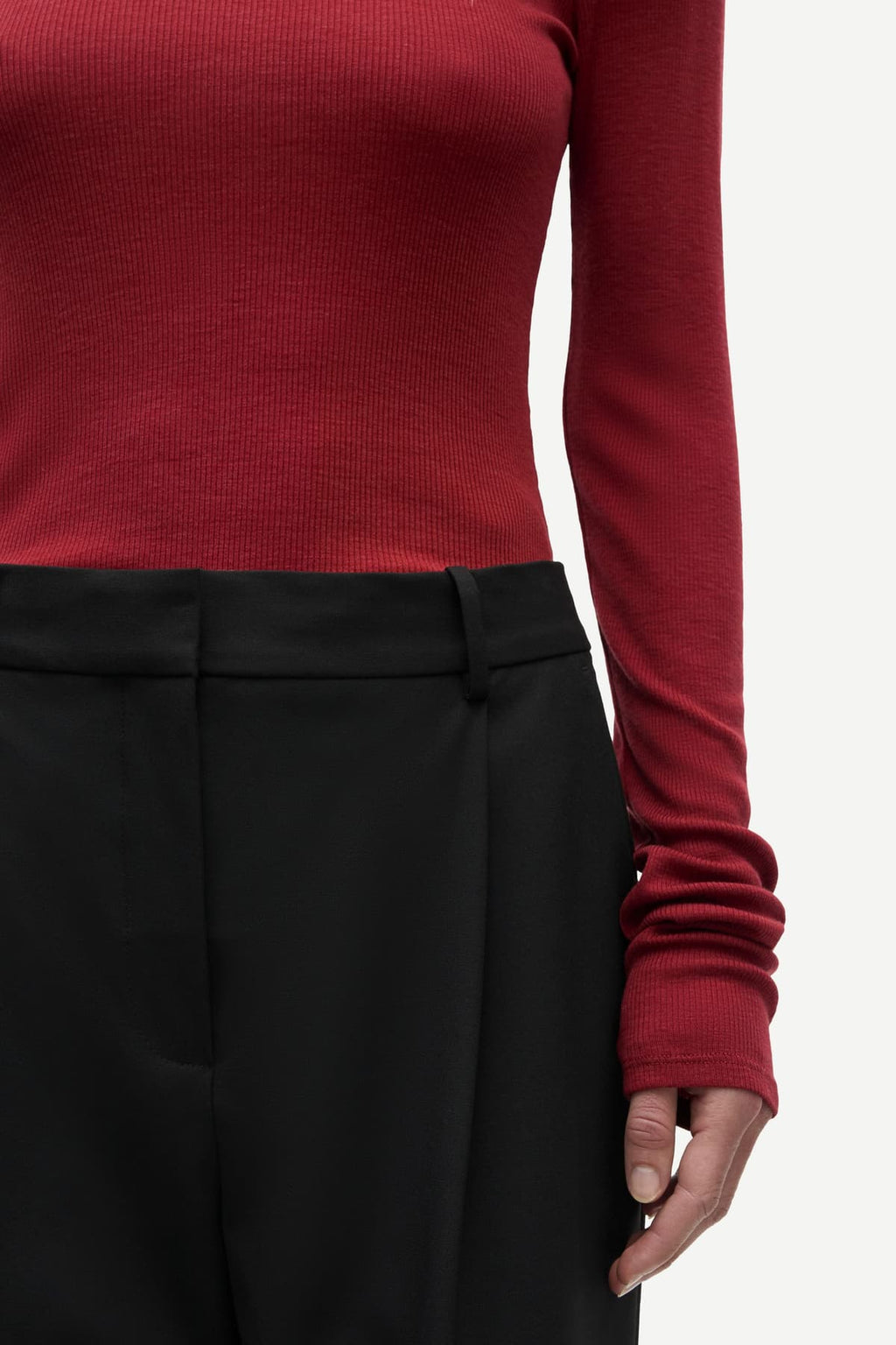 Jersey de cuello alto rojo de canalé
