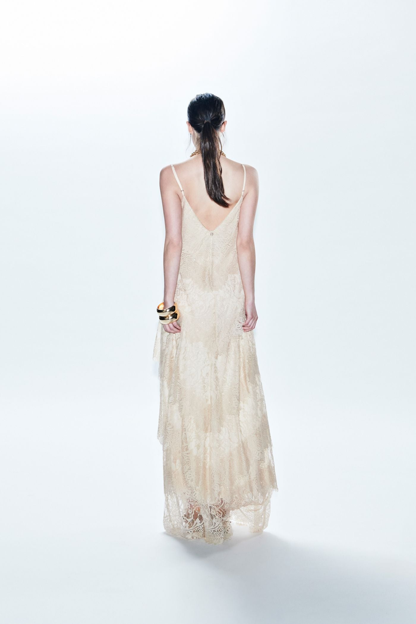 Vestido largo encaje volantes