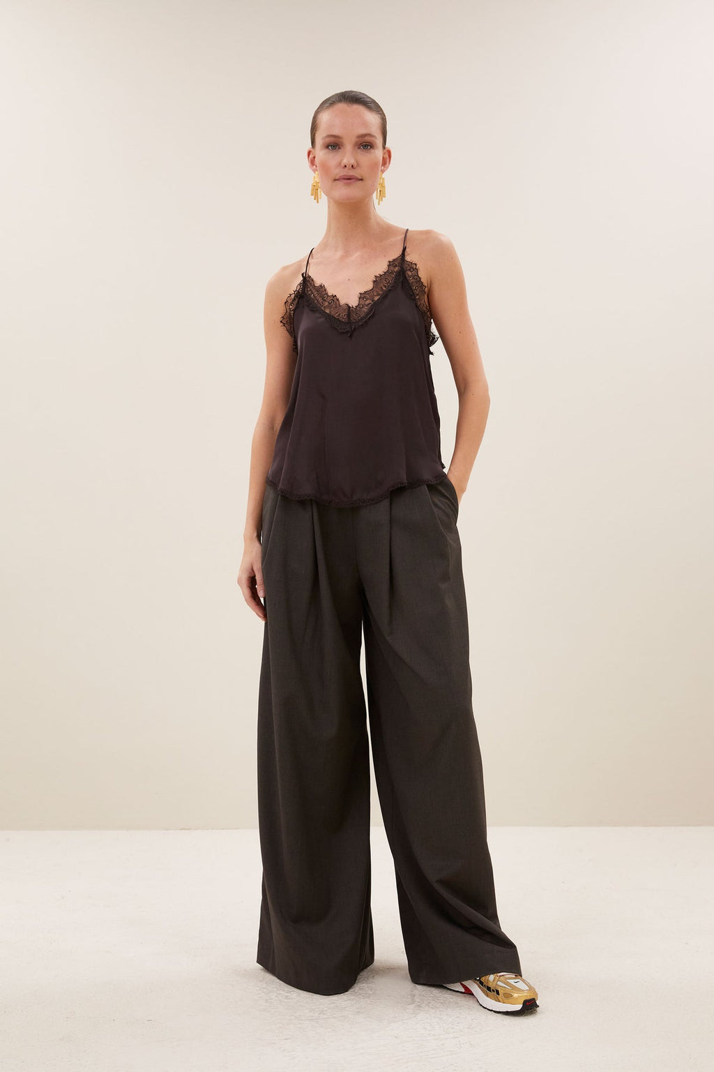 Pantalones holgados mujer en marron