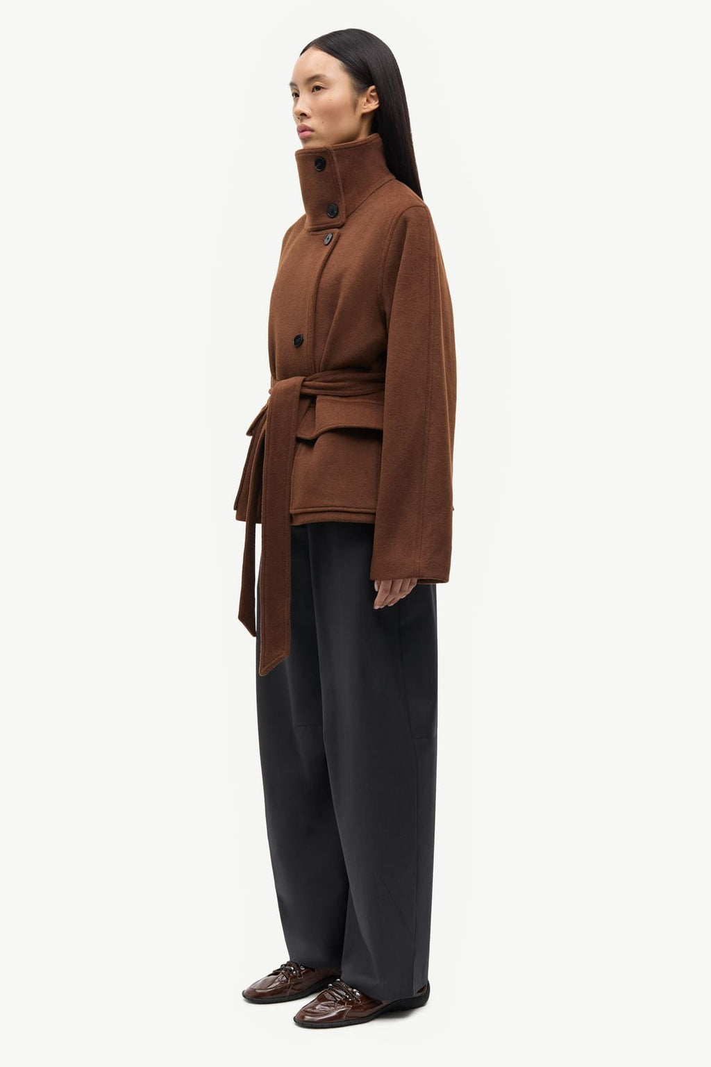 Chaqueta de mujer corta marron