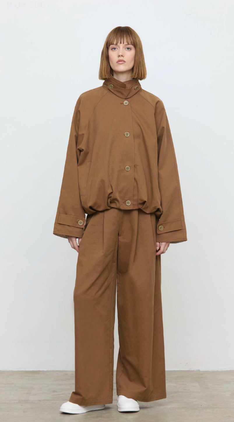 Chaqueta corta en tono  camel