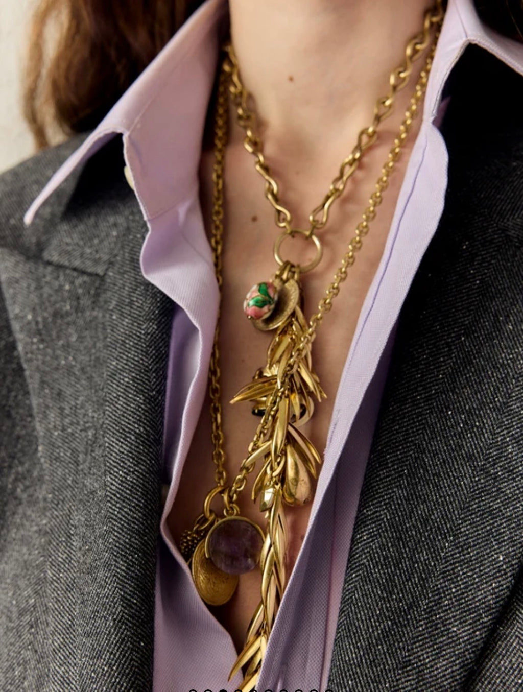 Collar dorado efecto corbata