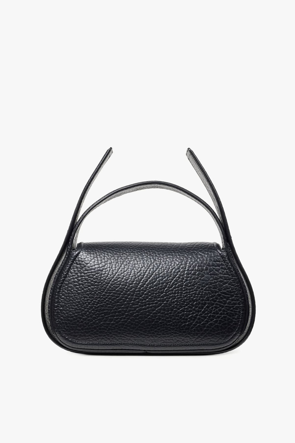 Bolso negro de textura granulada con cierre circular