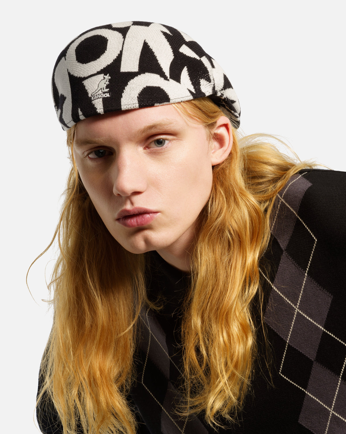 Gorra  de Punto con Estampado Gráfico