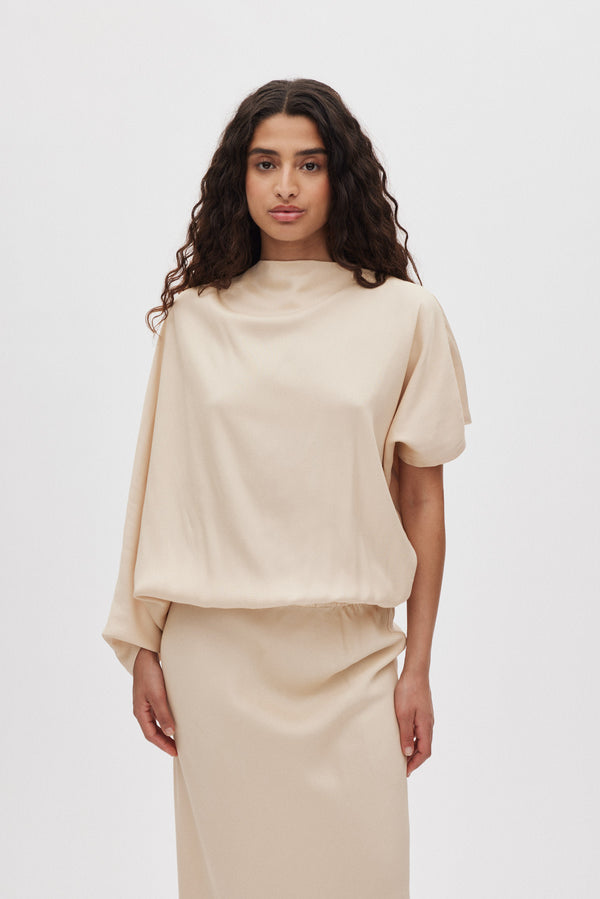 Vestido largo beige de punto