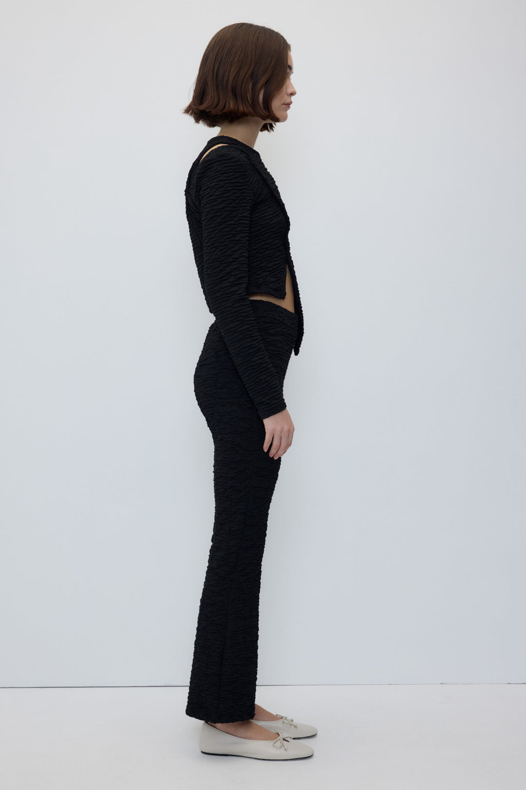 Pantalon negro texturizado de pierna acampanada 💰