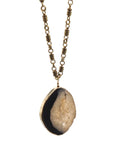 collar largo dorado con colgante de piedra