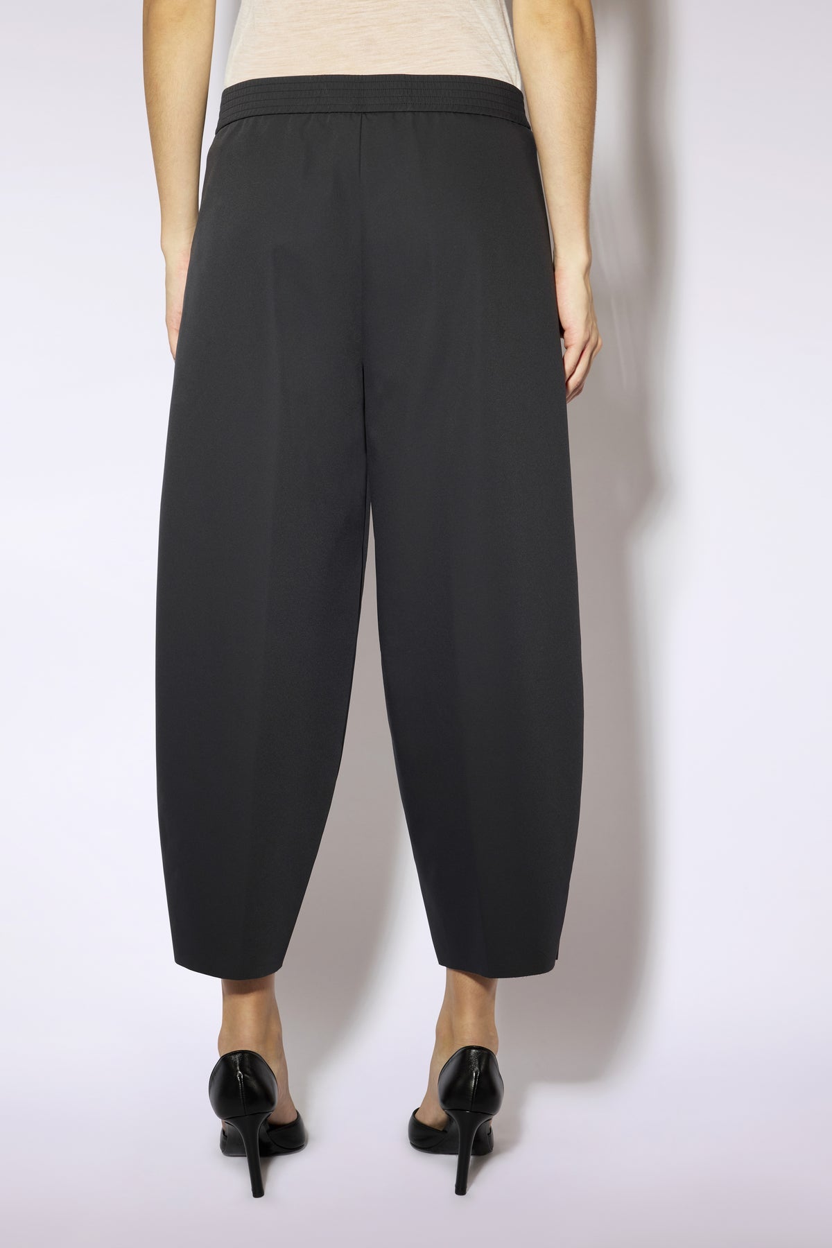 Pantalón fluido negro efecto barrel