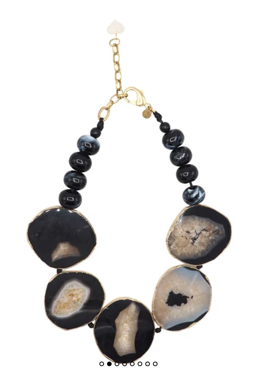 collar de piedras naturales en negro y dorado