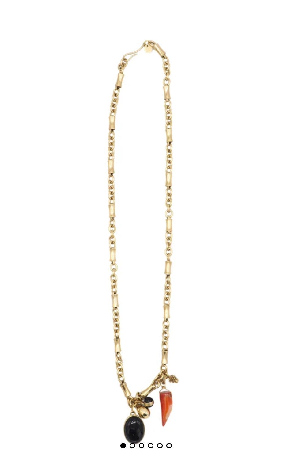 Collar dorado largo con charms y piedras