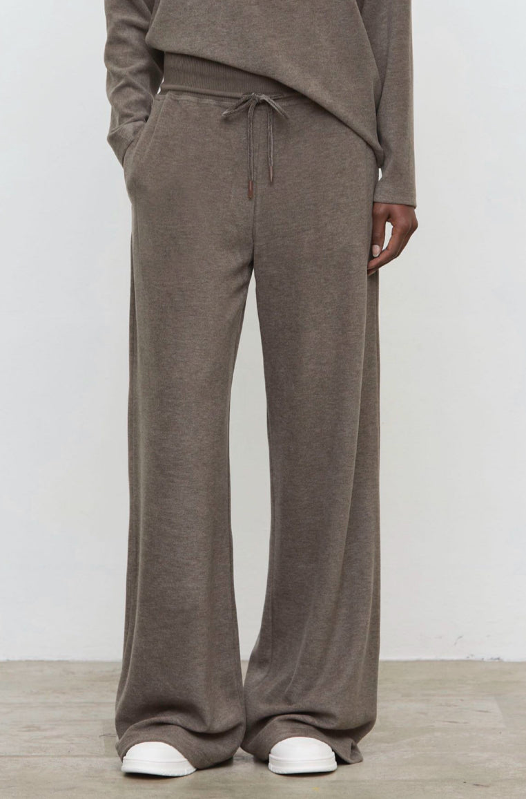pantalón mujer holgado de punto marrón topo
