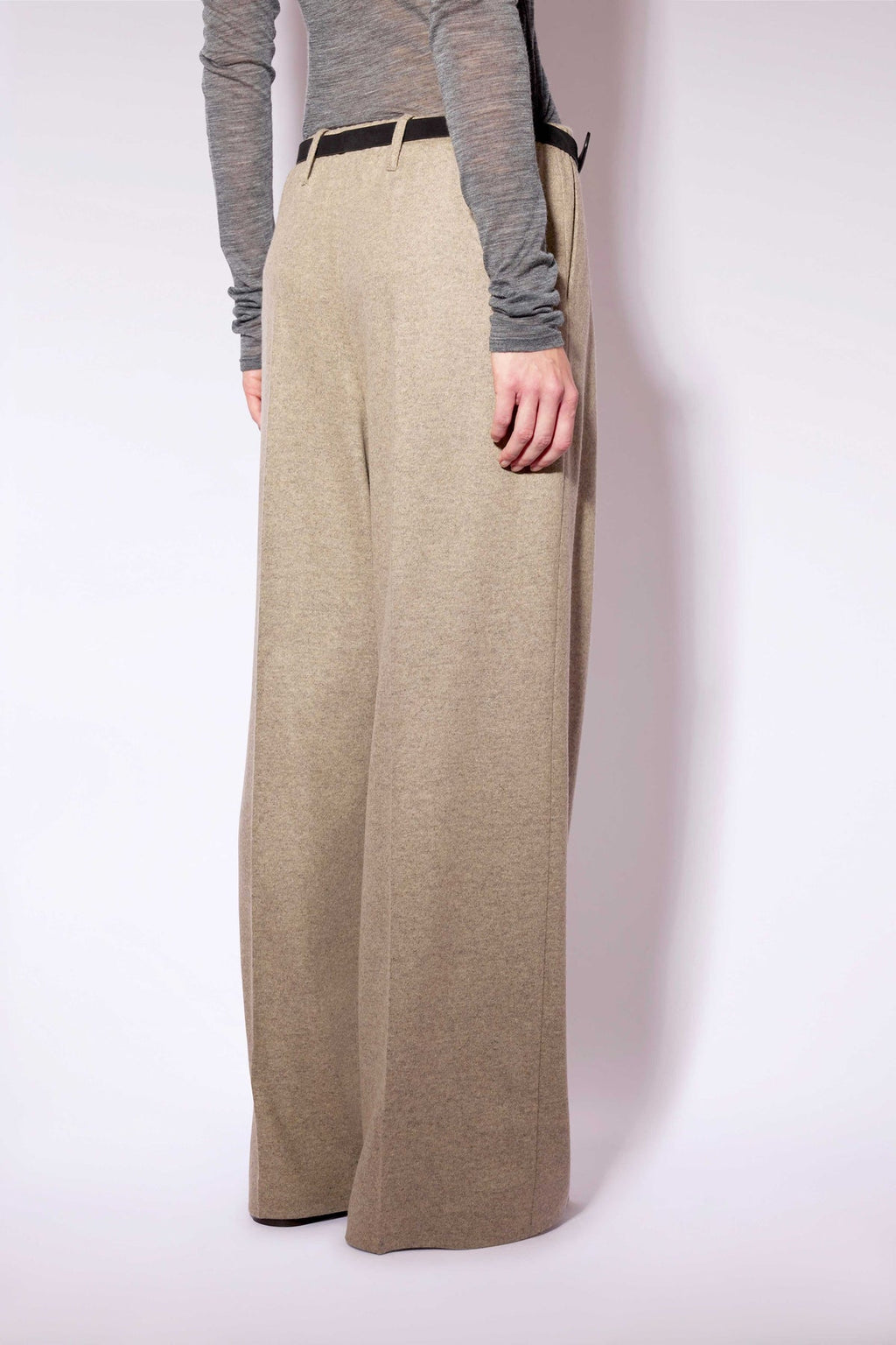 Pantalón de pierna amplia en beige