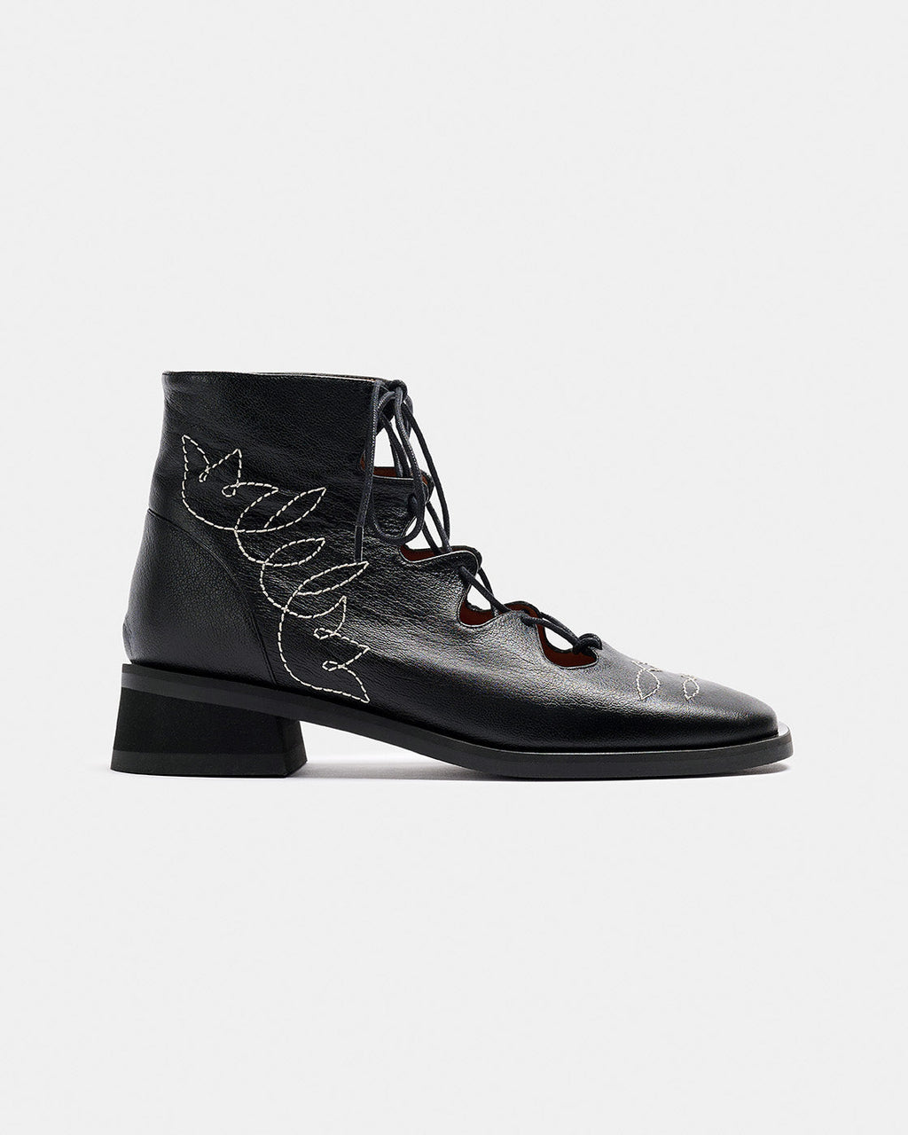 Botin de mujer con cordones y bordado