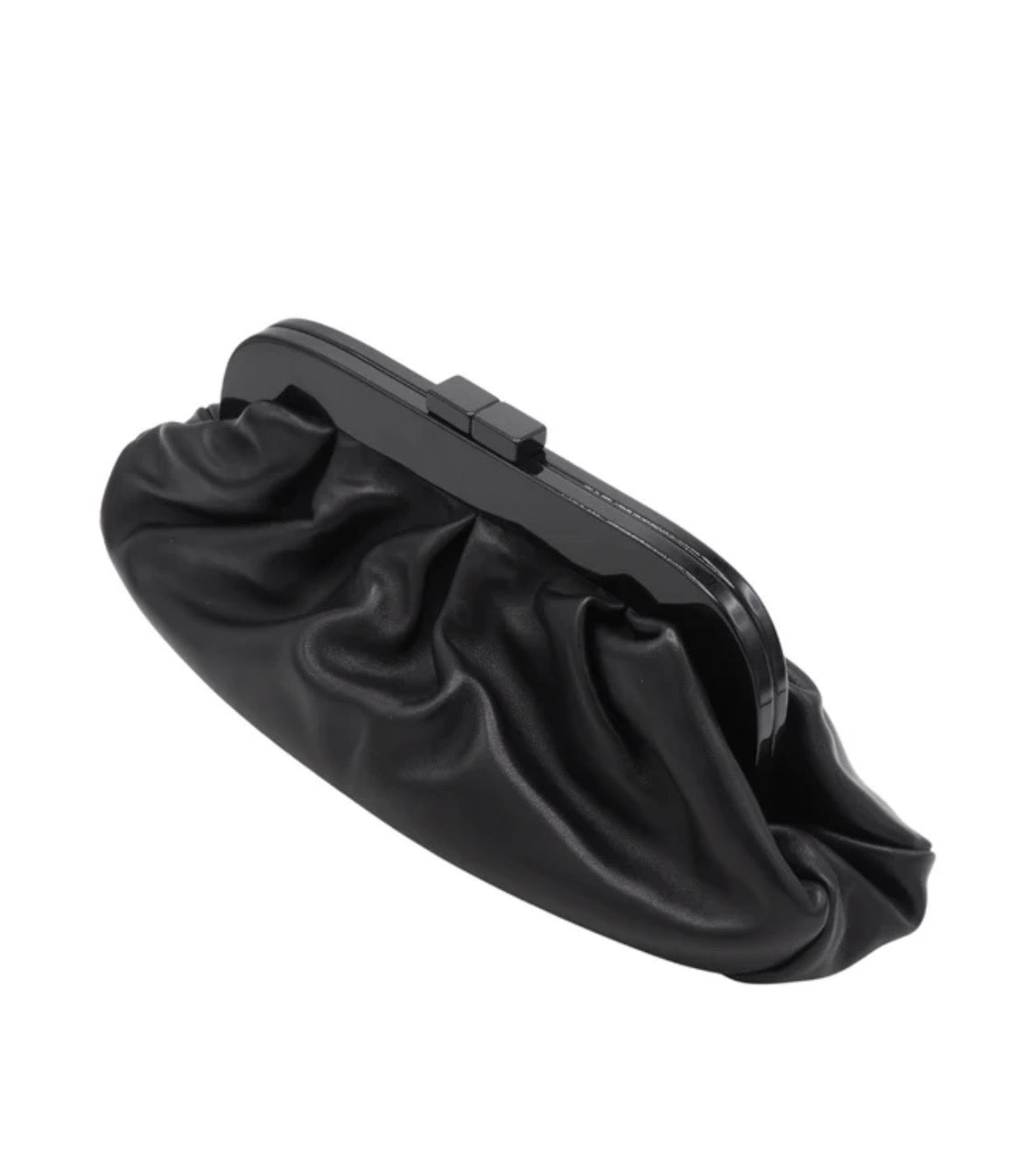 Bolso de mano negro con efecto fruncido