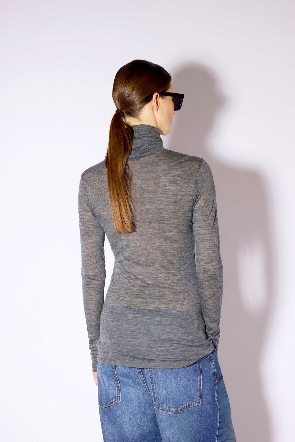 Jersey de cuello alto gris