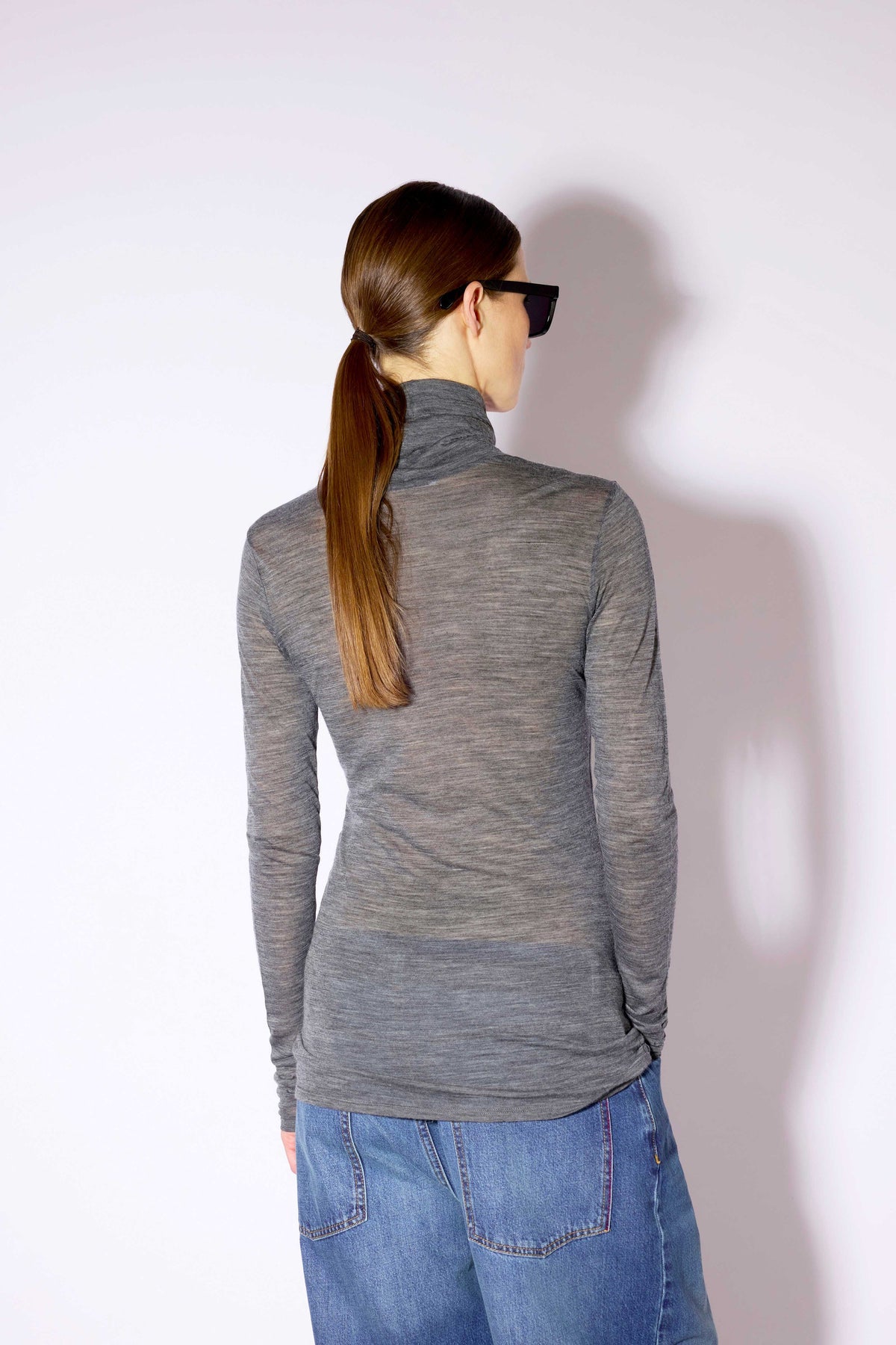 Jersey de cuello alto gris