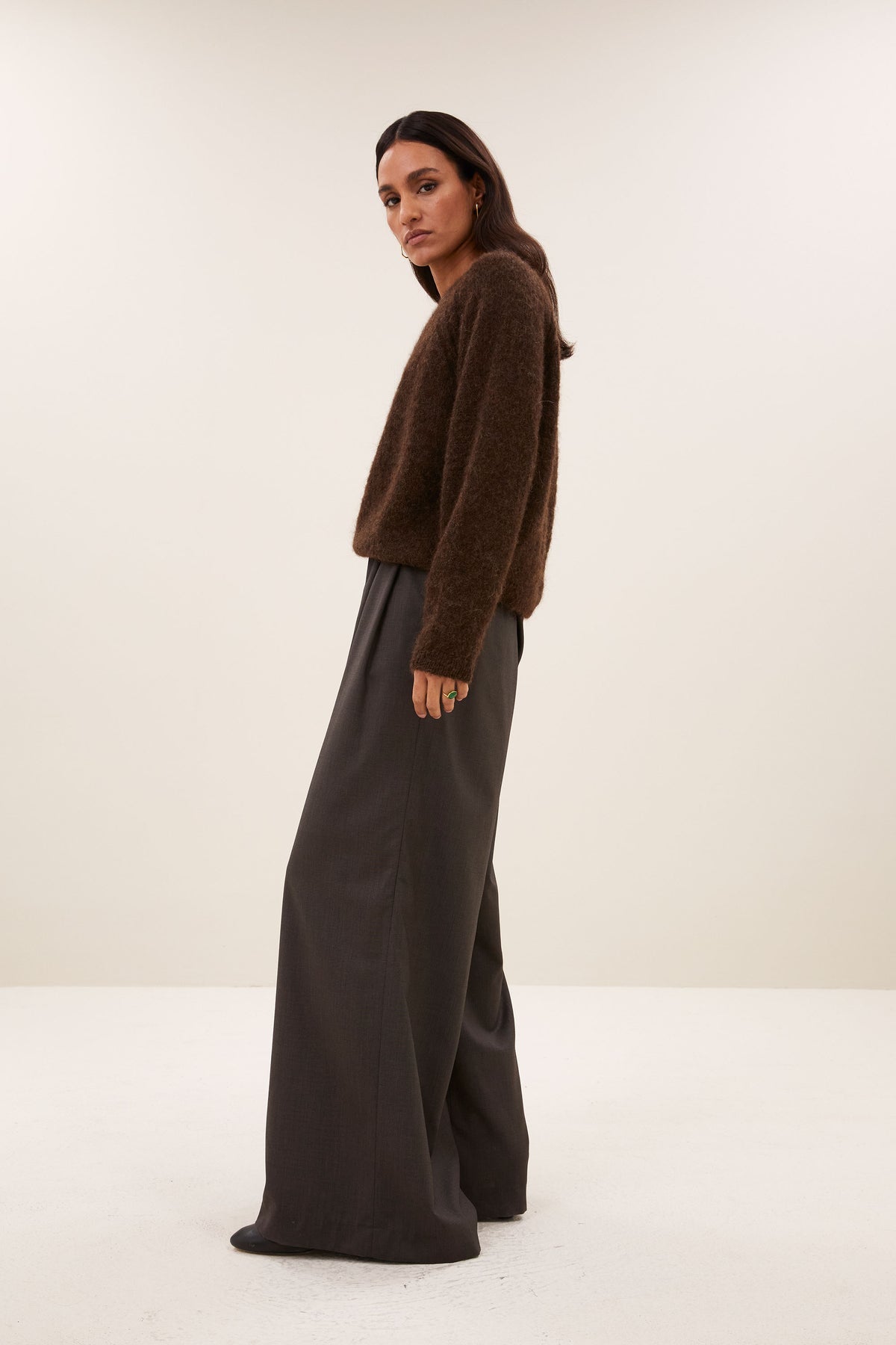 Pantalones holgados mujer en marron