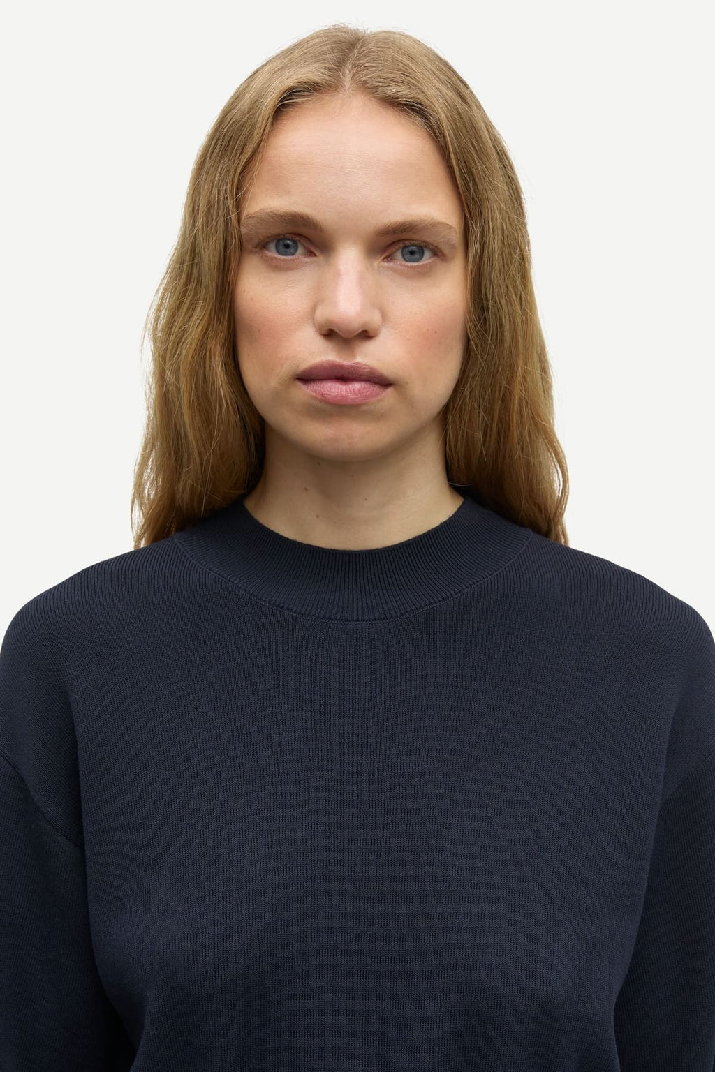 blusa de punto azul marino de manga corta