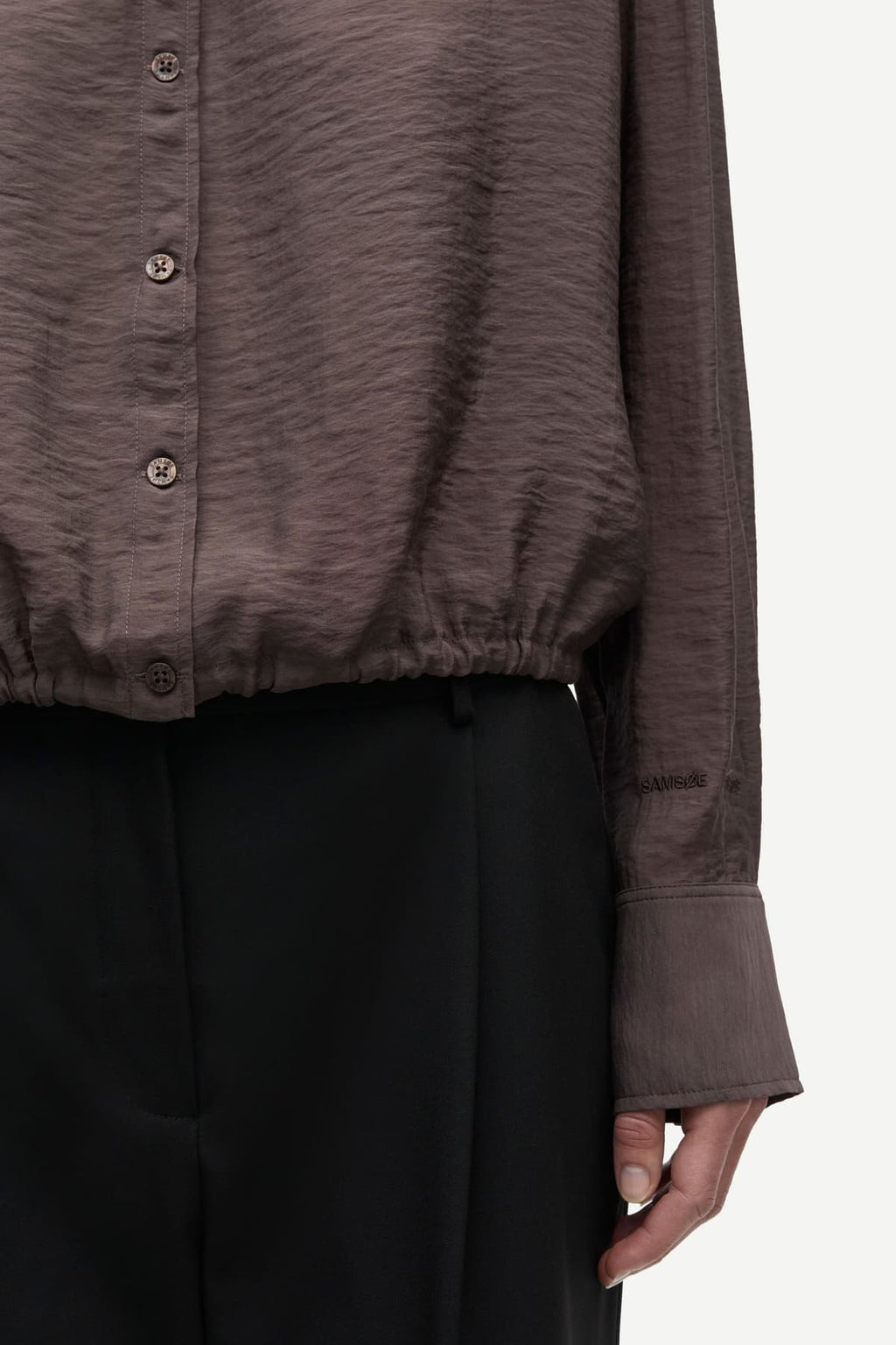 Camisa mujer marron con cordon en el bajo