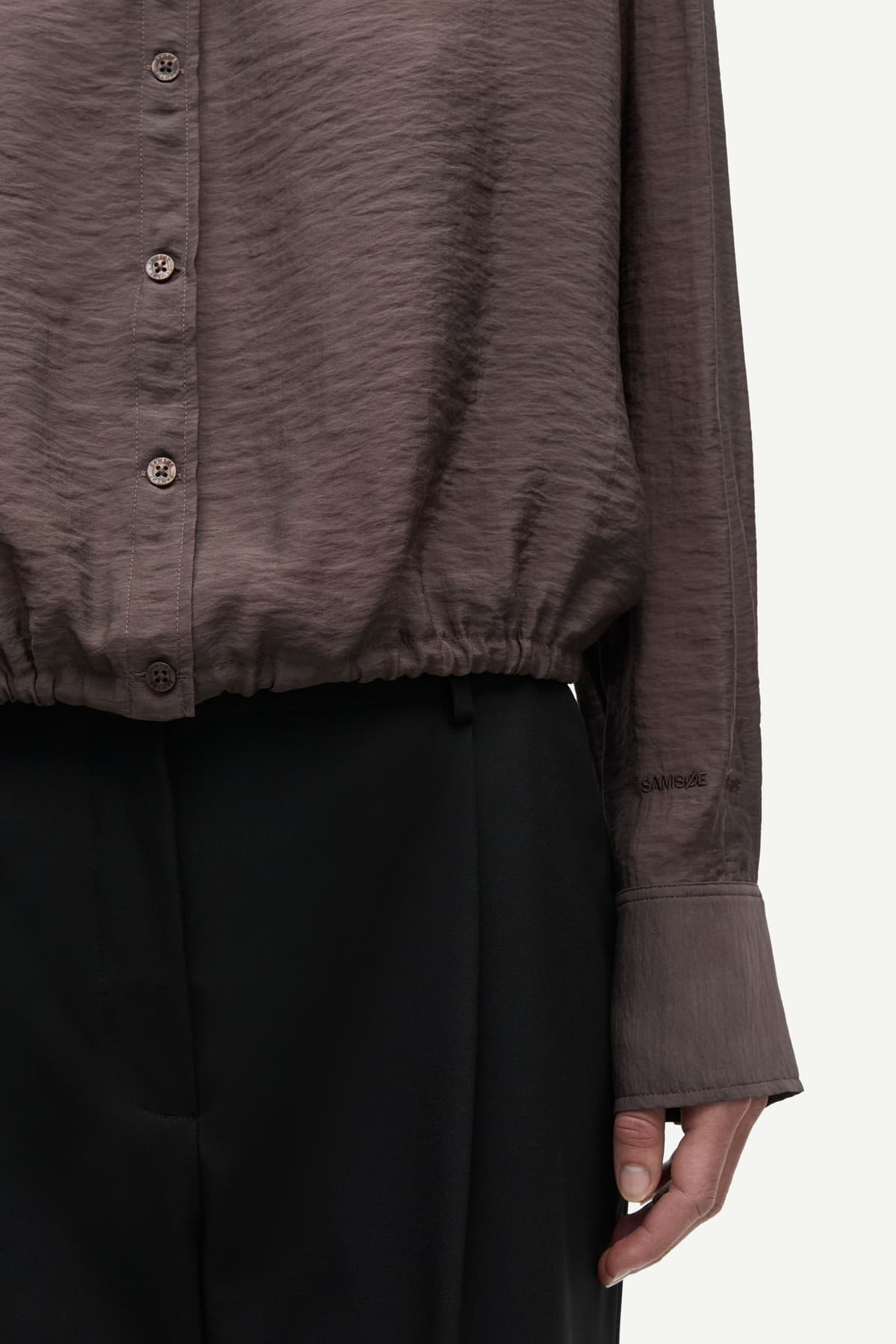 Camisa mujer marron con cordon en el bajo