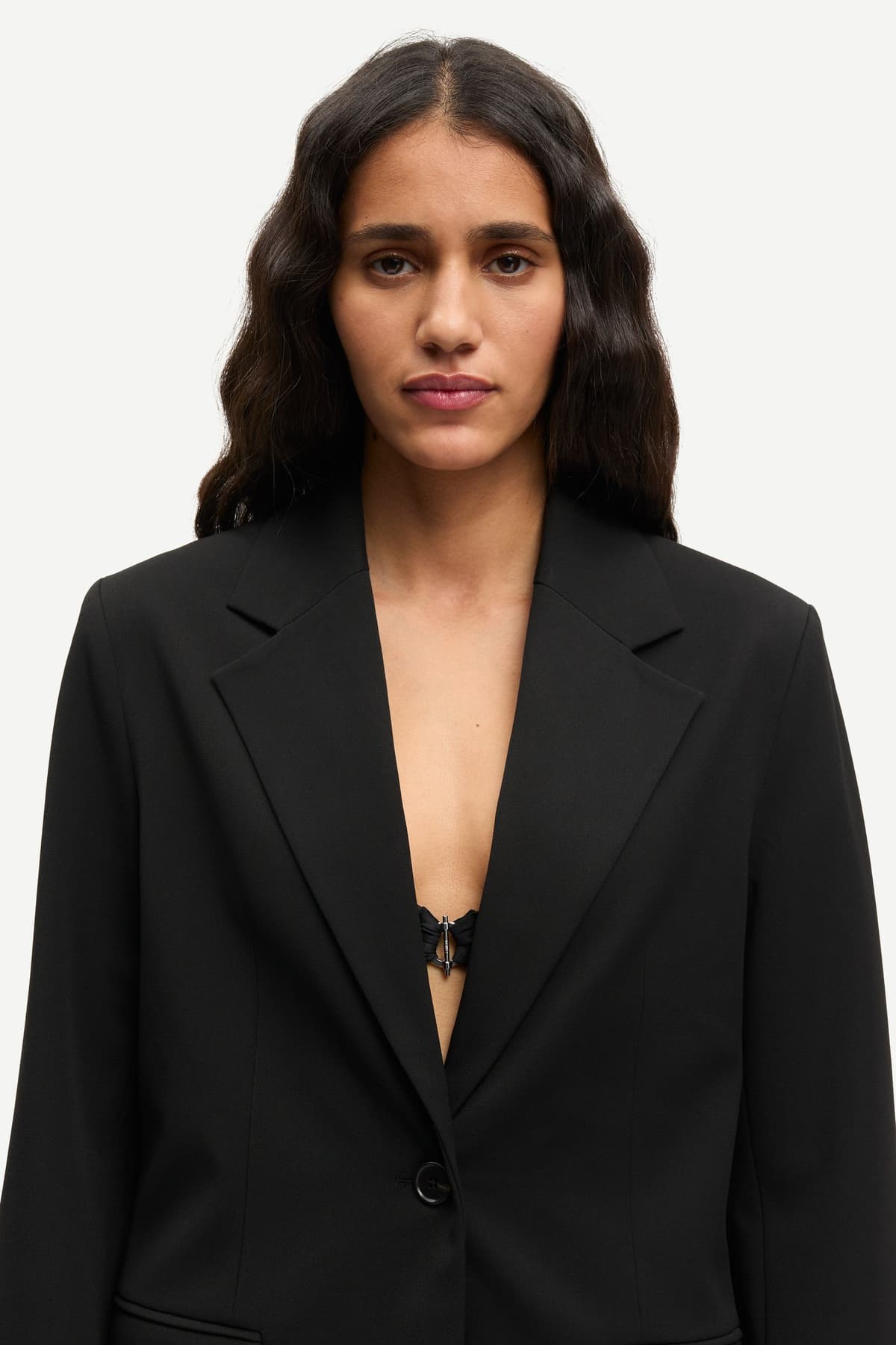 Americana negra de corte sastre