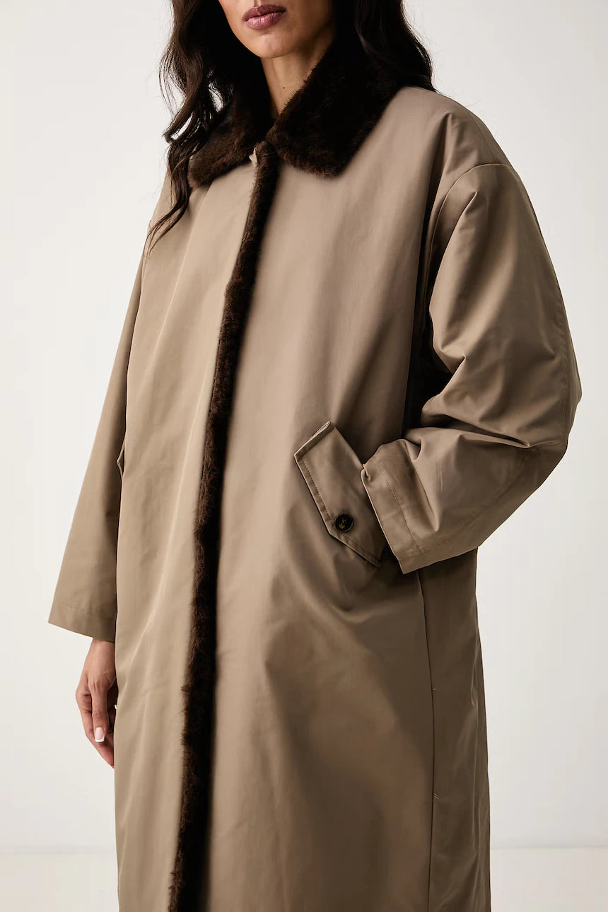 Abrigo mujer beige con interior de pelo reversible