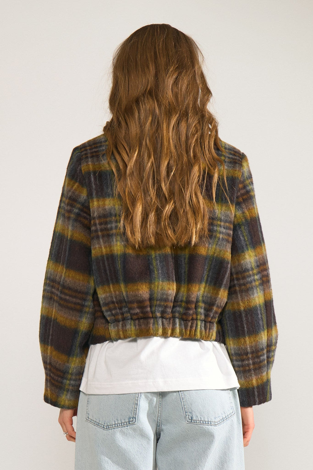 Chaqueta de mujer corta de cuadros estilo casual