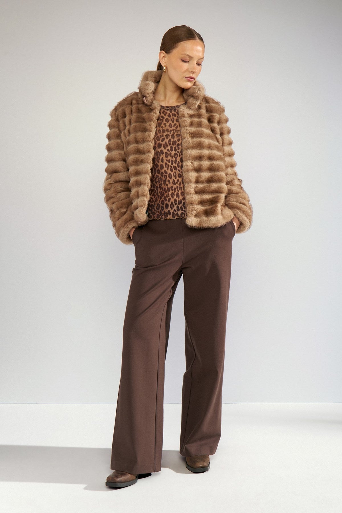 Chaqueta de mujer de pelo con cuello alto NUMPH