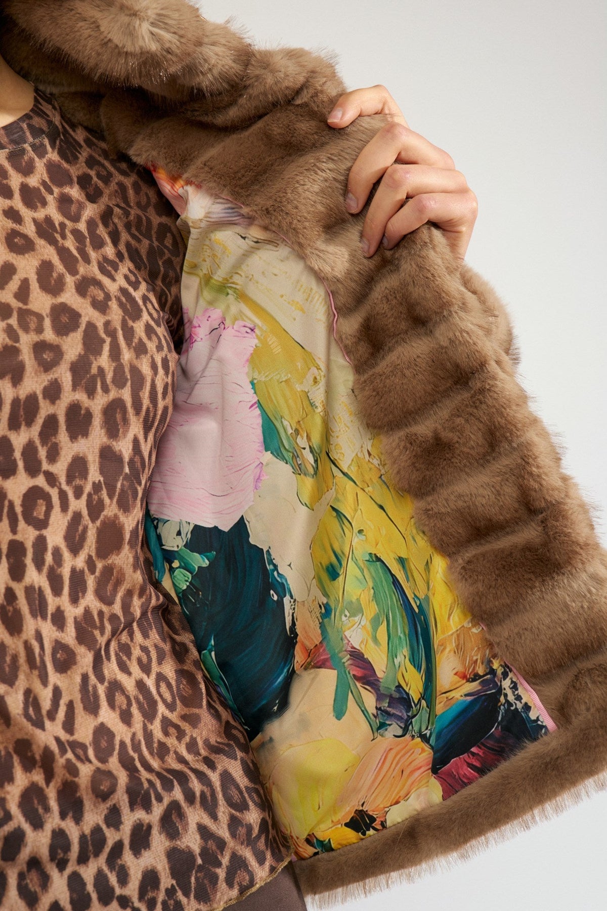 Chaqueta de mujer de pelo con cuello alto NUMPH
