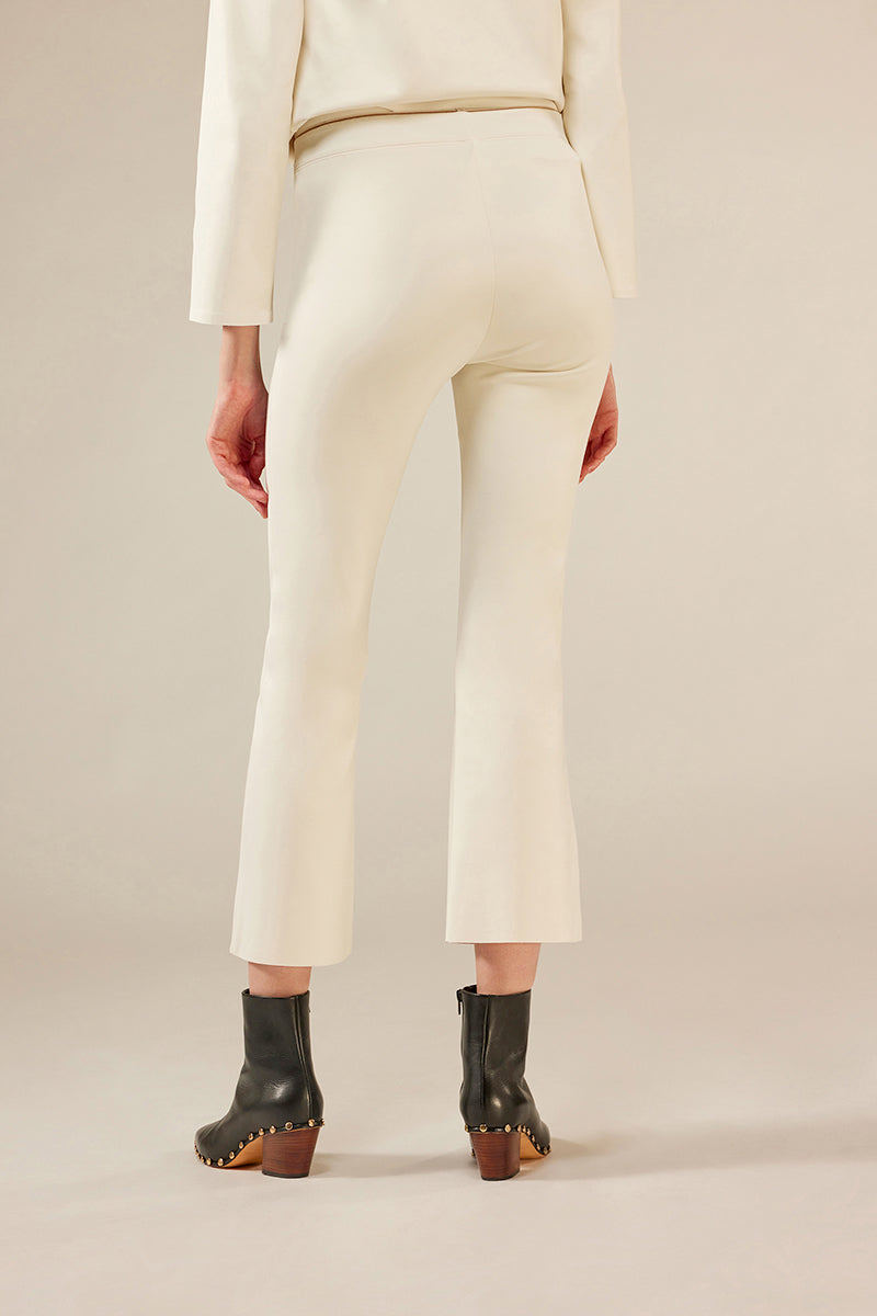 pantalon negro y crudo engomado