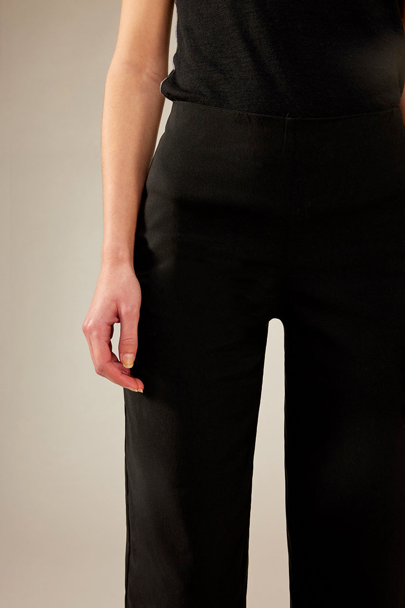 pantalon cropped negro