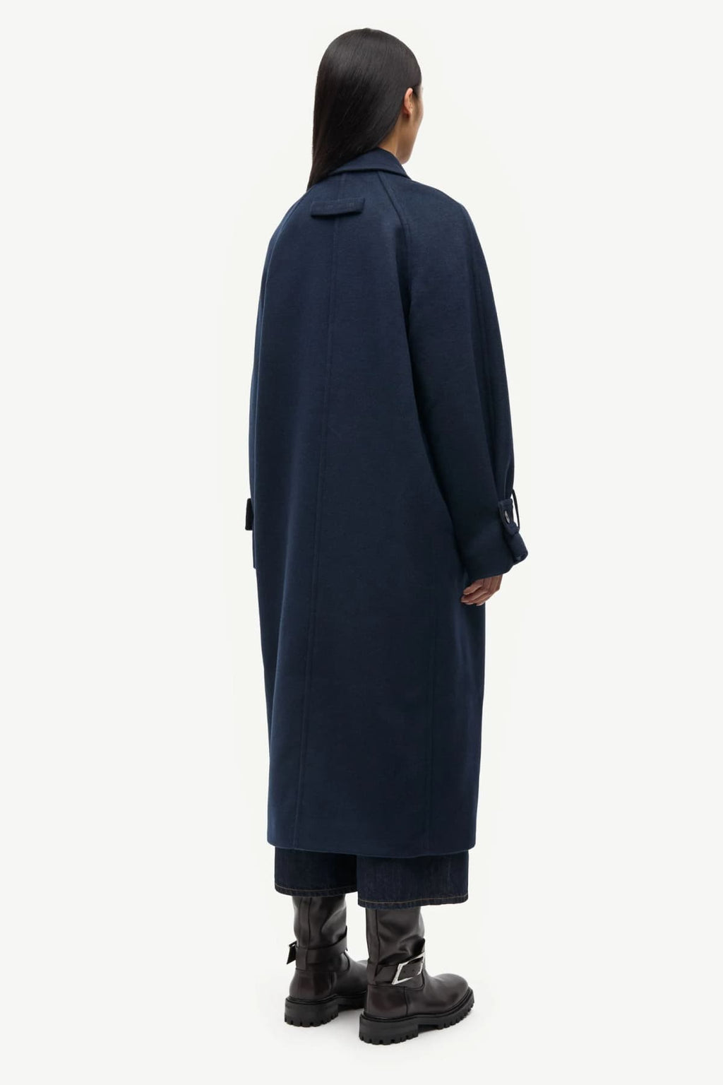 Abrigo de lana azul marino de corte holgado