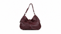Bolso de piel con detalle central