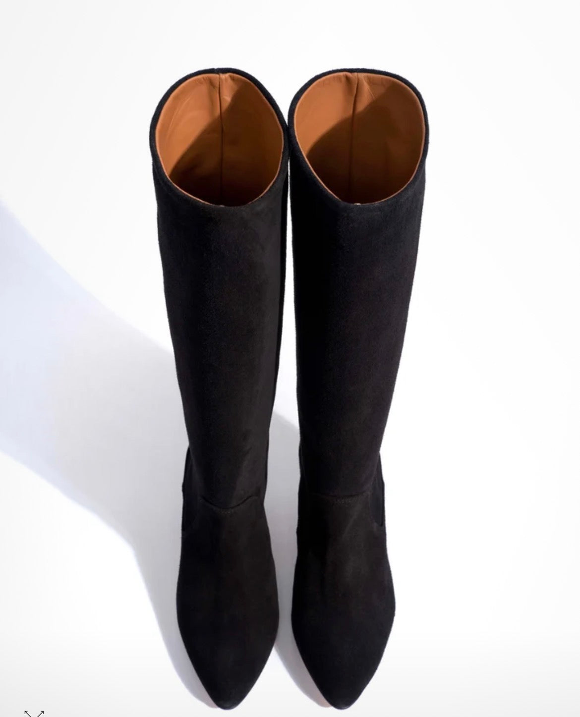 Bota alta de ante negro con tacón ANONIMOUS COPENHAGEN