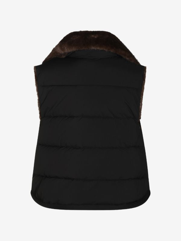 Chaleco acolchado negro con cuello de pelo