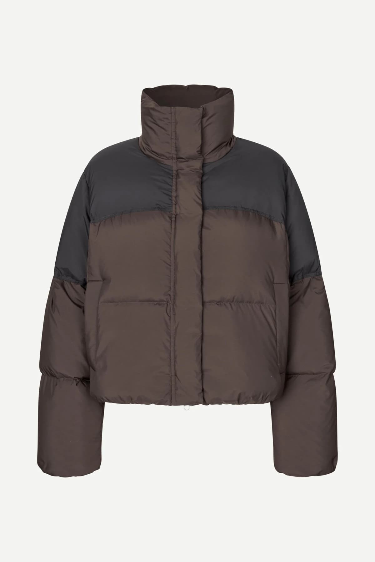 Chaqueta acolchada corta de dos tonos con cuello alto