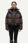 Chaqueta acolchada corta de dos tonos con cuello alto