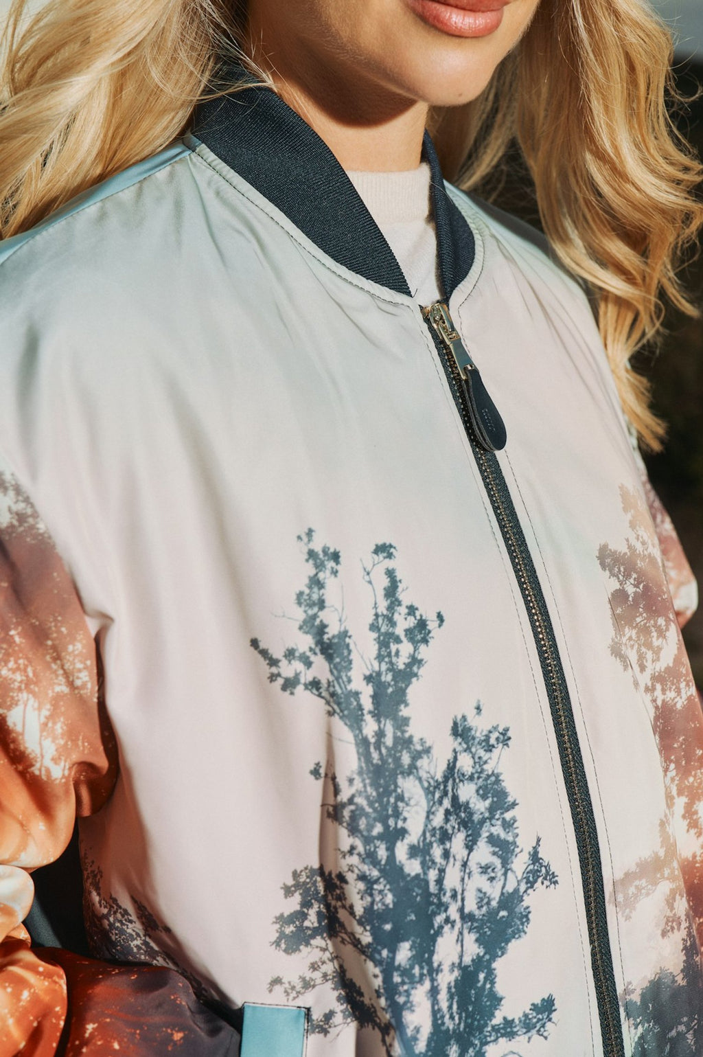 Chaqueta bomber oversize estampada NUMPH