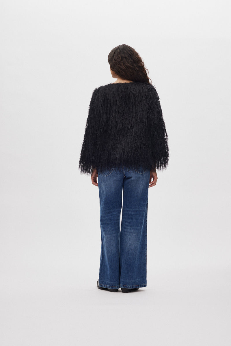 chaqueta de pelo de plumas en color negro