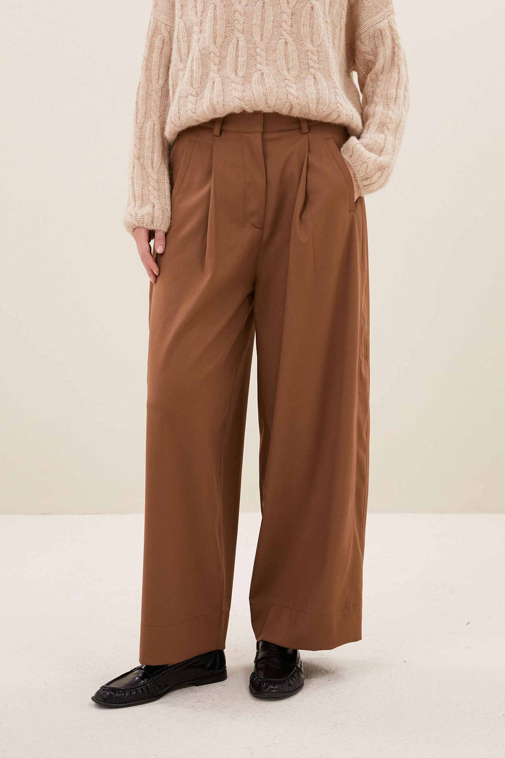 Pantalon de vestir holgado camel BY BAR