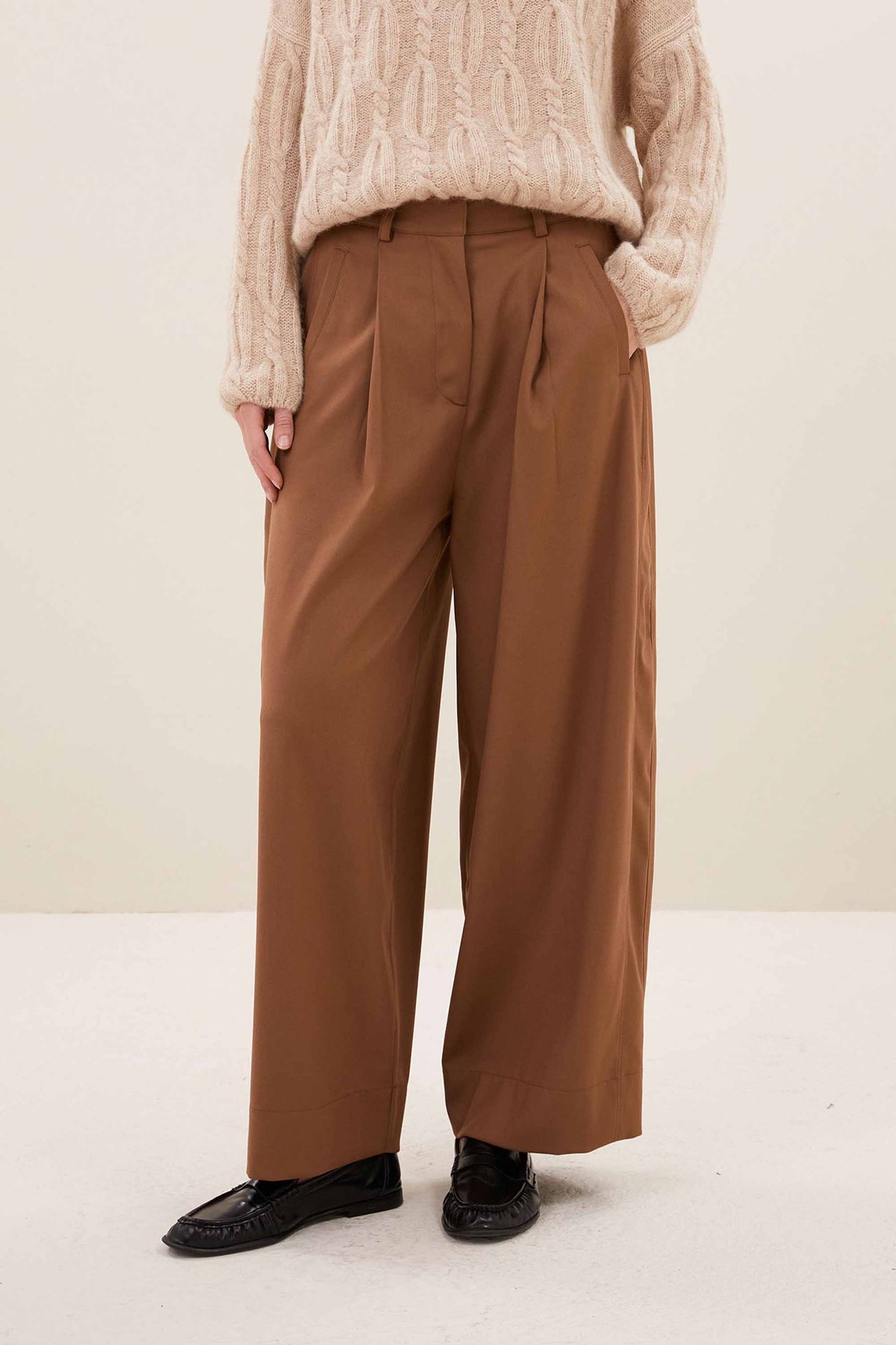 Pantalon de vestir holgado camel BY BAR